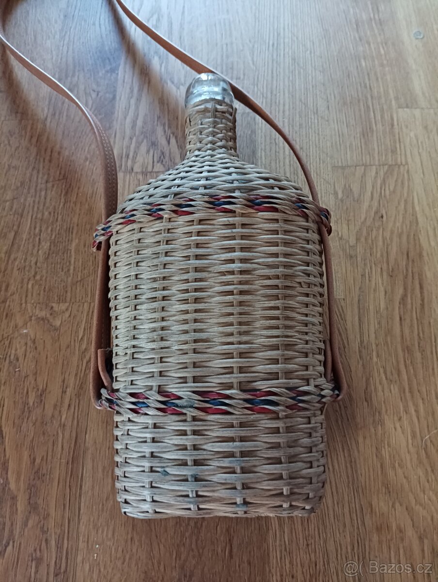 STAROŽITNÁ POUTNICKÁ LÁHEV NA SVĚCENOU VODU FRANCIE - 2