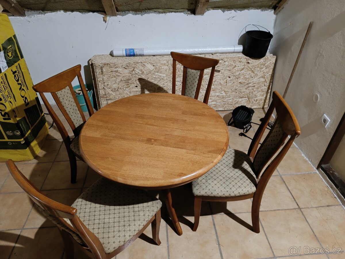 Jídelní stůl s židlemi - 2