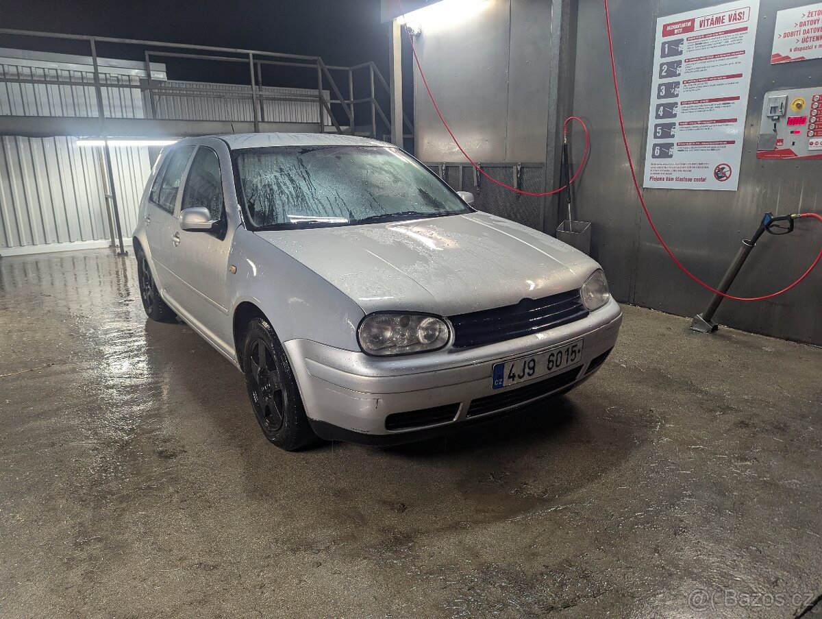 VW Golf 1,6 74kw - 2