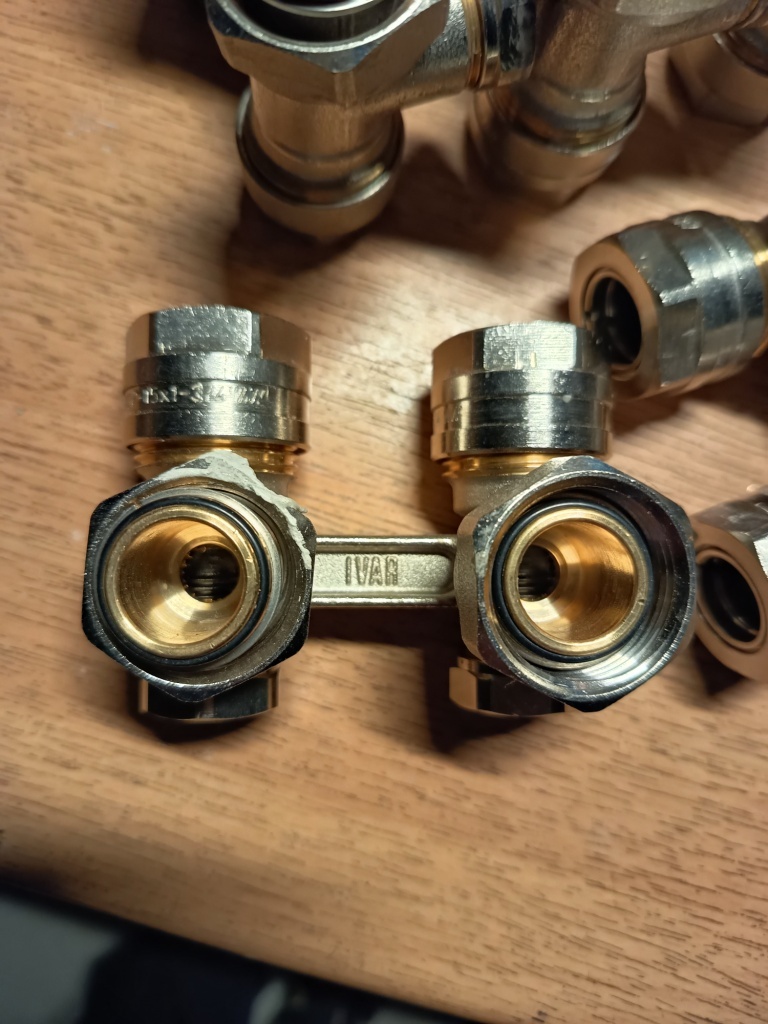 Prodám Ventil připojovací Rotheigner 1/2" - 2