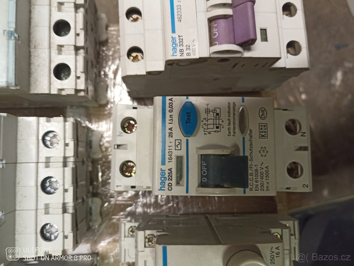 Jističe vypínače kontrolky stykače svodič - 2