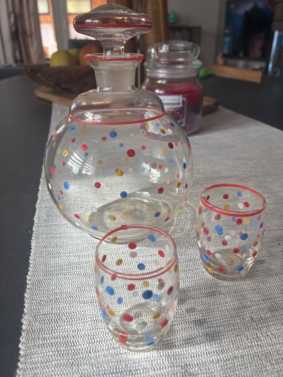 Karafa a dvě malé skleničky - 2