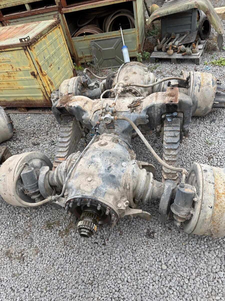 Dvojča Tatra 148 - 2