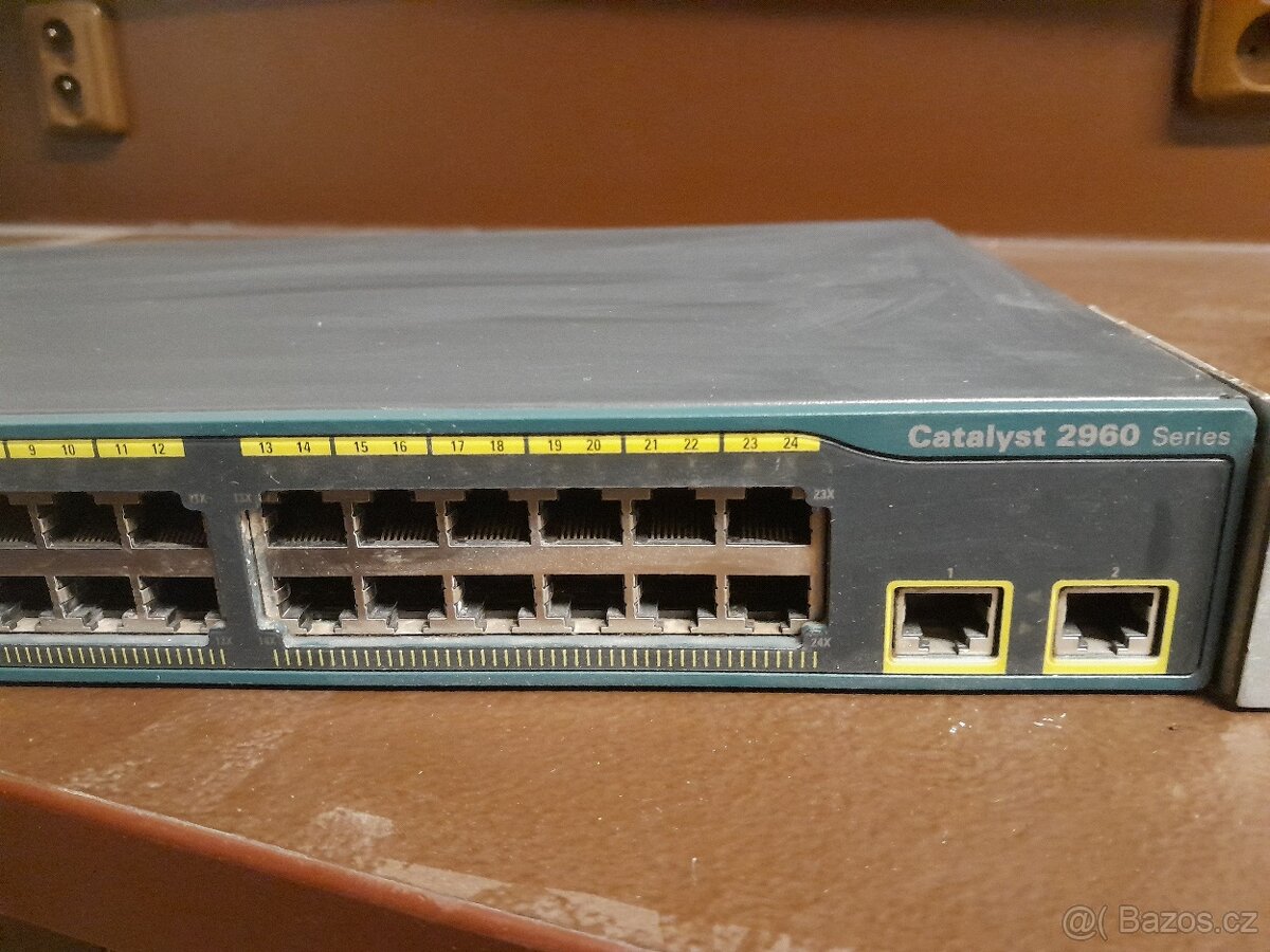 Switch Catalyst 2960 WS-C2960-24TT-L - 2