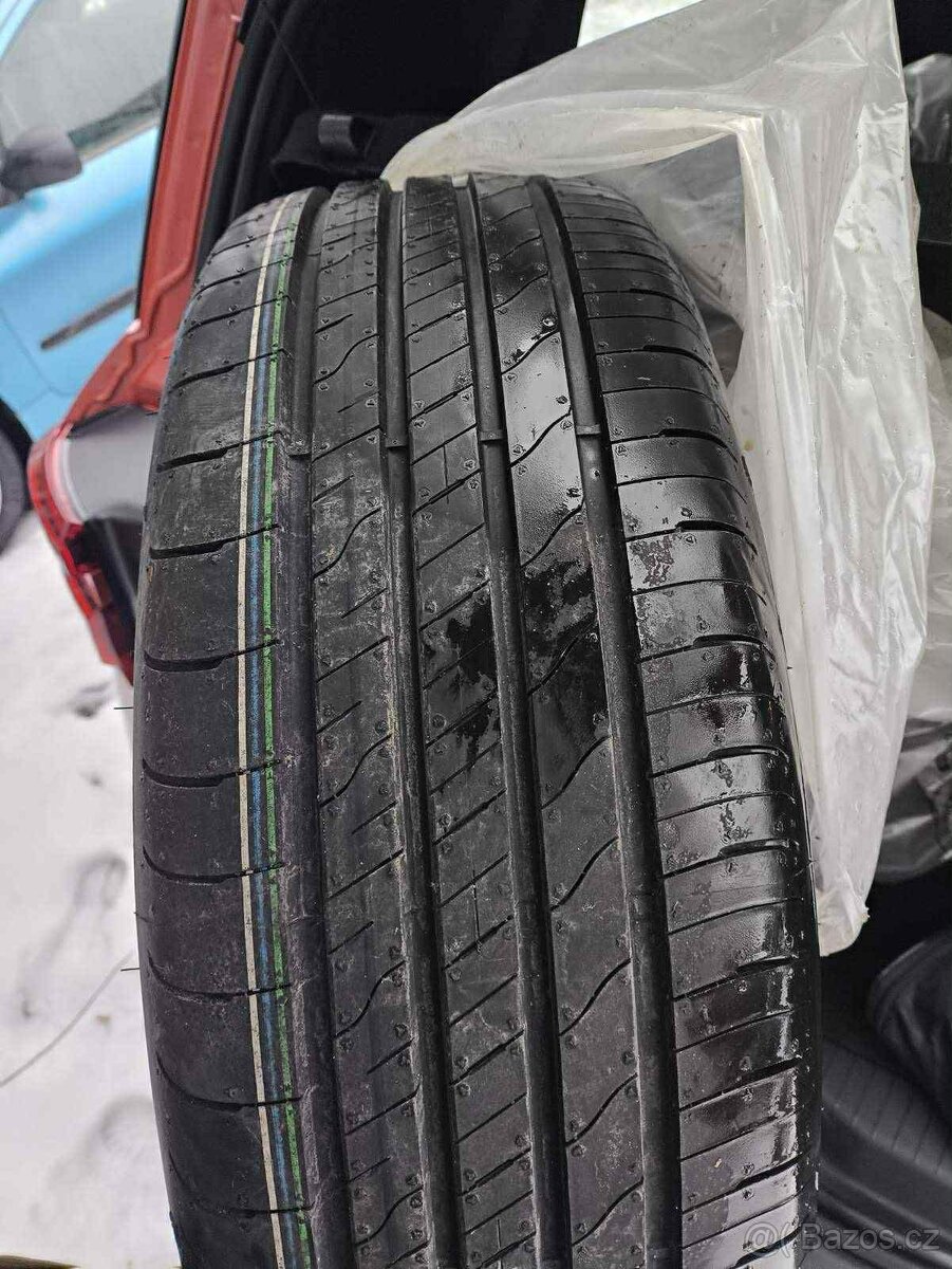 Letní pneumatiky Goodyear Efficientgrip 2 SUV 215/65/r16 H 9 - 2