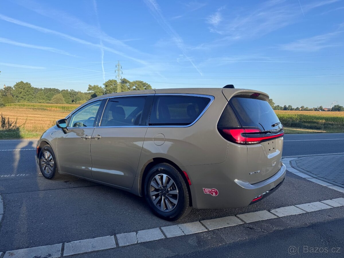 Chrysler Pacifica 3,6 Hybrid RU Radar Limit 2023 DPH - 2