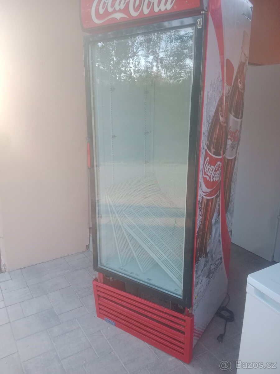Prosklena lednice COCA. COLA - 2