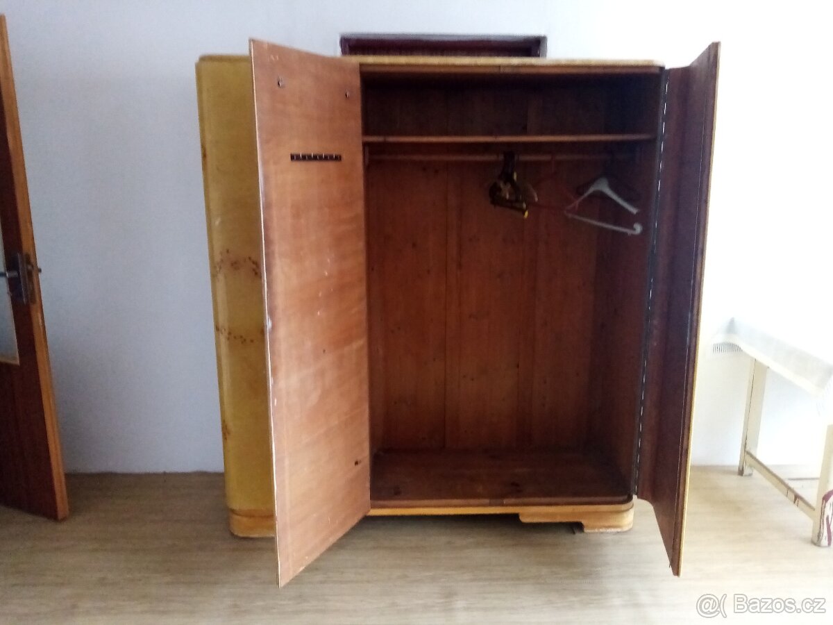 Starožitný nábytek - 2