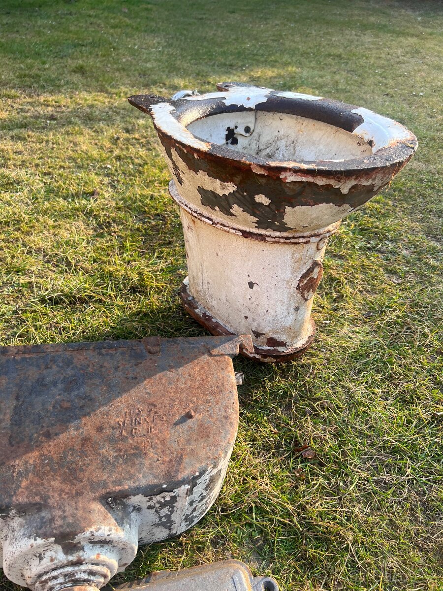 Starý litinový záchod do bunkru - 2