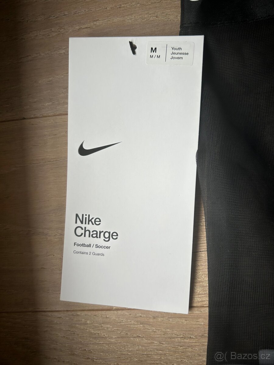 Dětské chrániče nike charge , velikost M. - 2