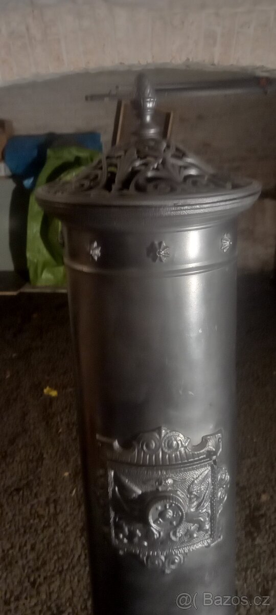 Sloupová kamna. - 2