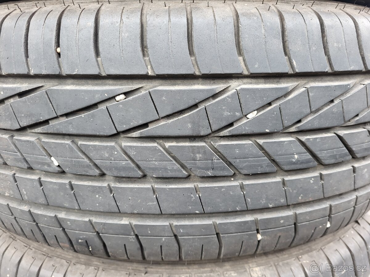 235 55 19" 101W GoodYear - 2