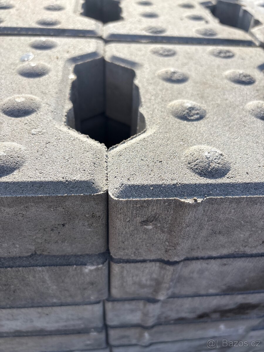 Zámková dlažba IČKO 6 slepecká - 2