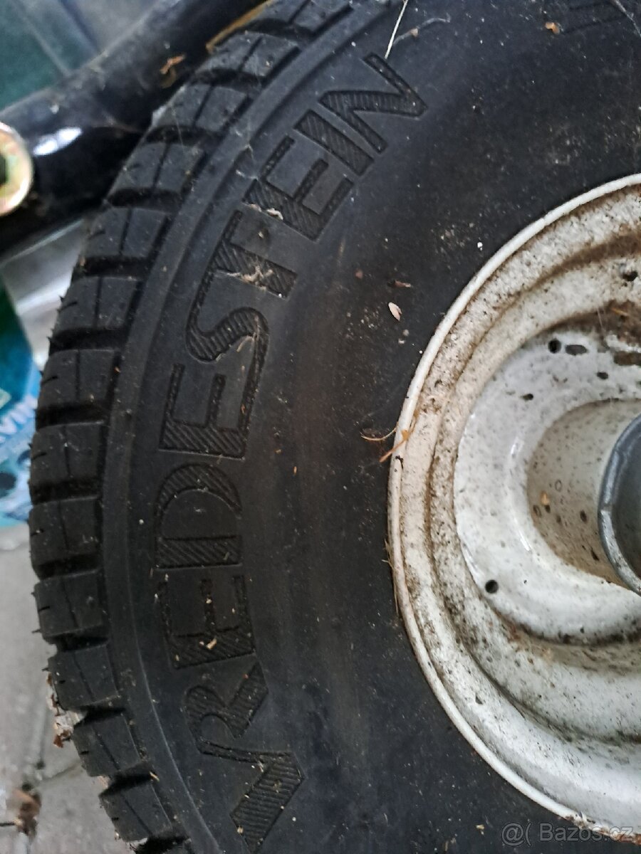 Pomocné kolo k zemědělskému stroji - 2