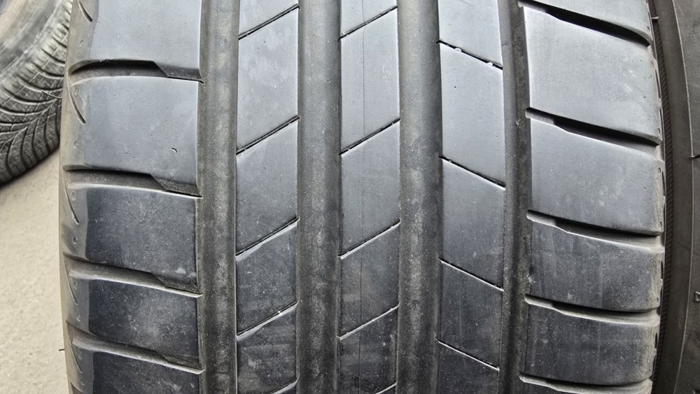 Letní pneu 225/40/19 Bridgestone - 2