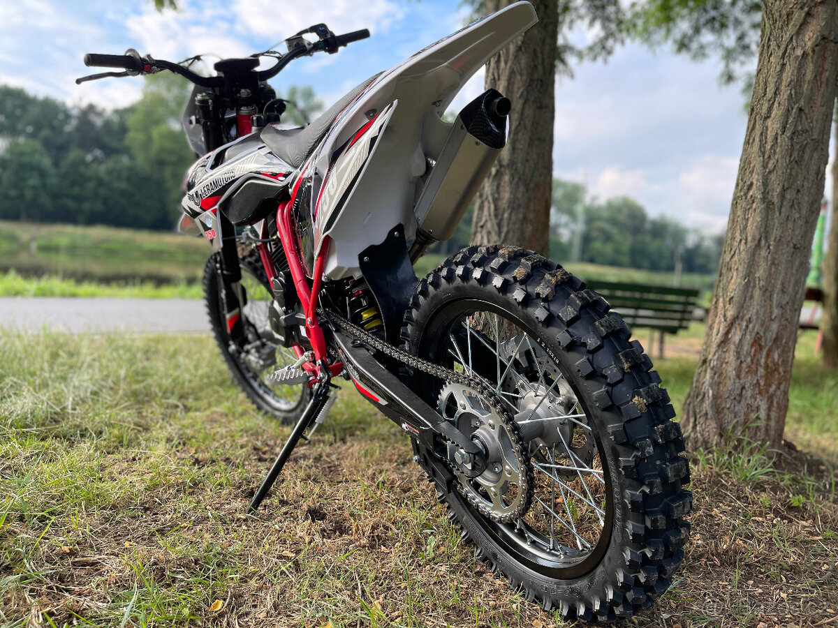 Pitbike Leramotors Killer 250ccm, kola 21/18, red