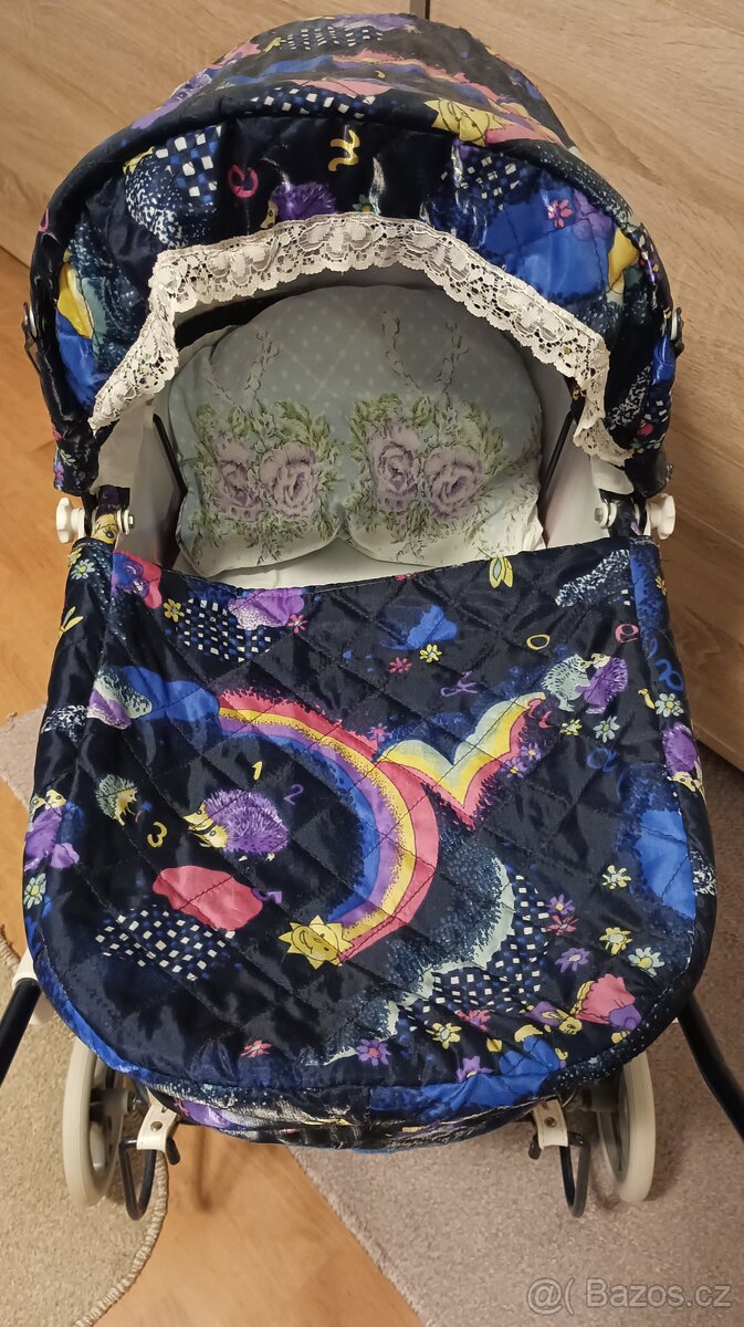 Retro kočárek pro panenky. - 2