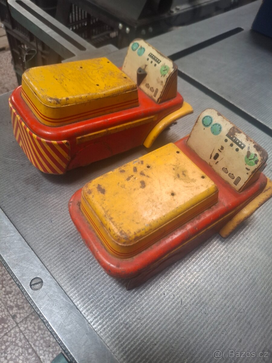 STARÉ PLECHOVE HRAČKY- dily - 2