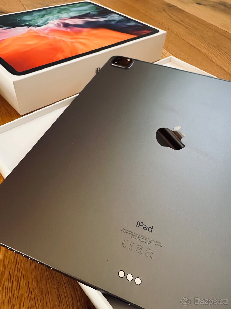 Apple iPad Pro 12,9” (4. generace) 256 GB + Magic Keyboard - 2
