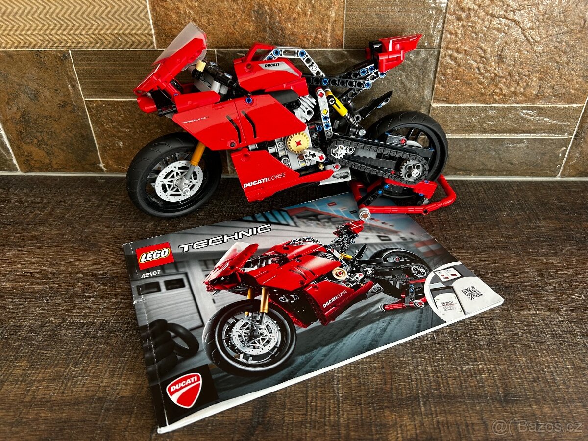 Lego motorka Ducati Panigale v4 R - 2