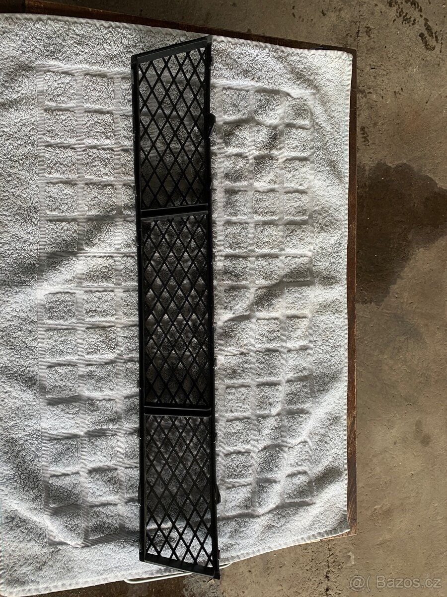 Prodám novou mřížku nárazníku BMW f10,f11 - 2