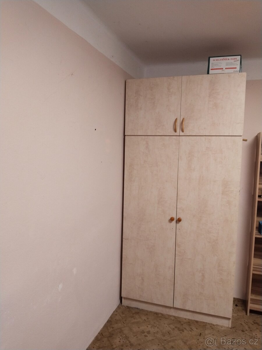 Skříň+ menší skříňka - 2