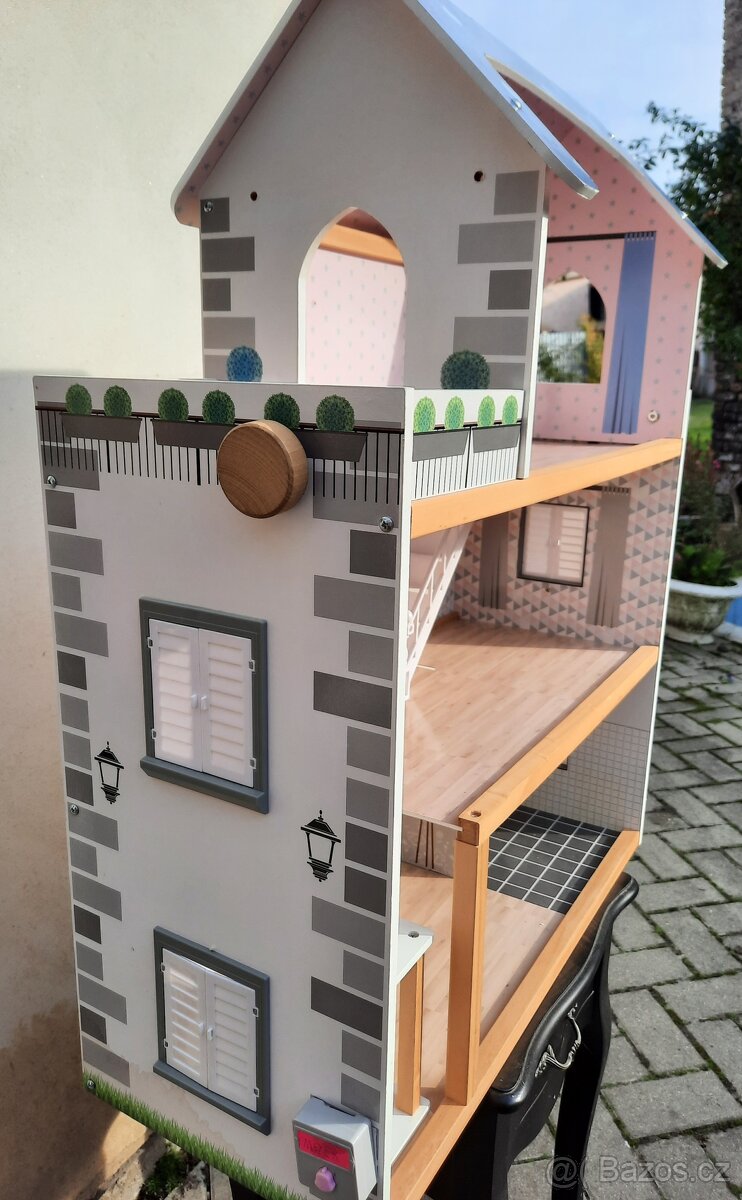 Domeček pro panenky, nábytek a postavičky - 2