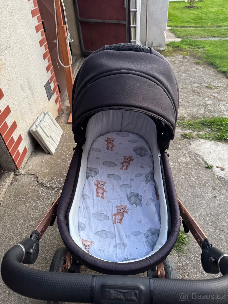 Kočárek Junama - 2