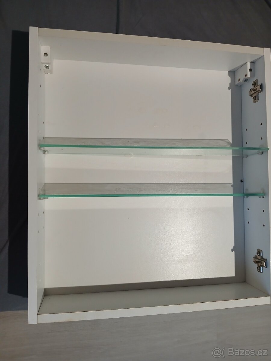 Zrcadlová skříňka do koupelny - 2