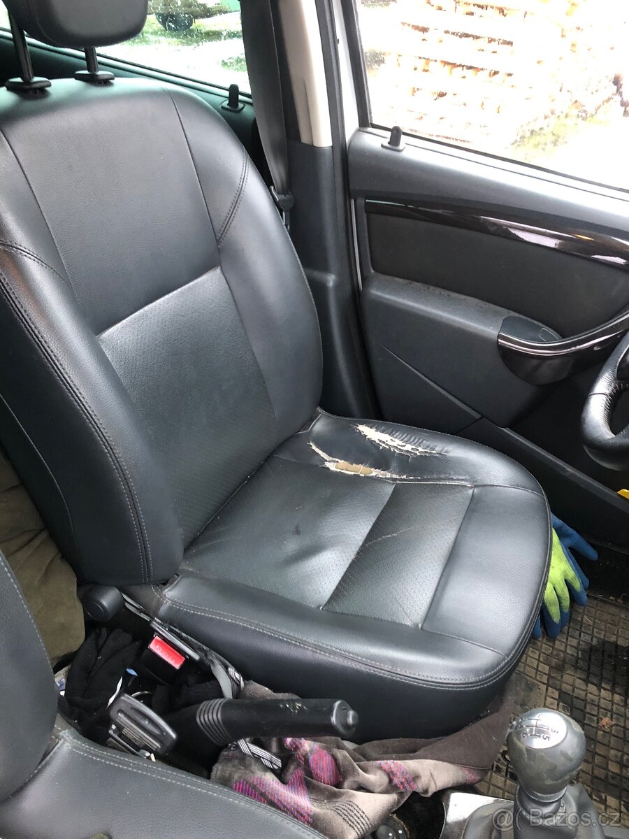 Dacia duster(kožené sedadlo u řidiče) - 2