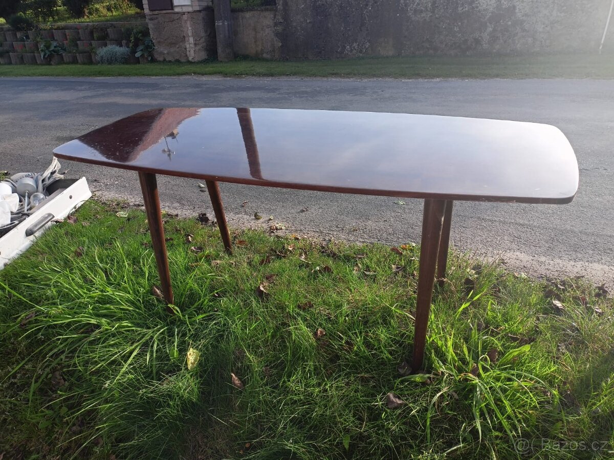 Konferenční stolek - 2