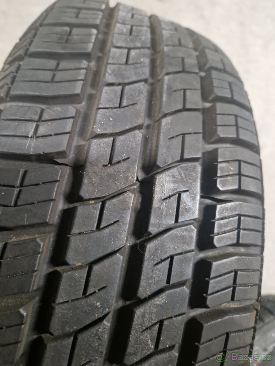 Rezervy Ford - nepoužité - 2x R15 a 1x R14 - 2