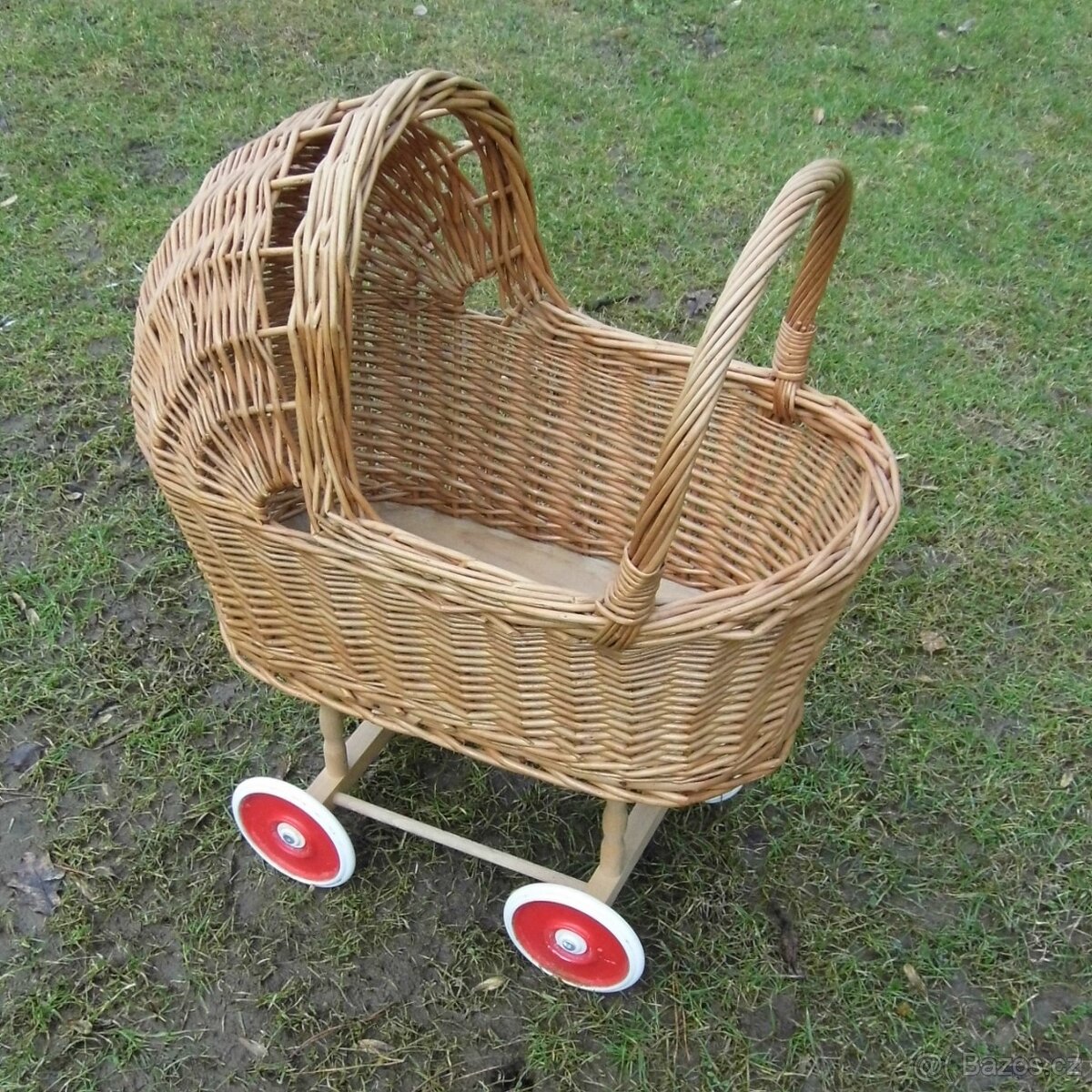 celoproutěný kočárek pro panenky - 2