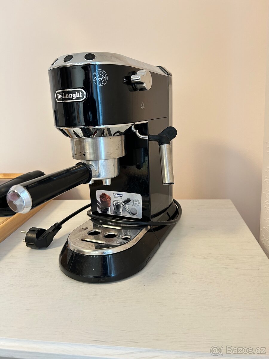 Pakovy kavovar delonghi - 2