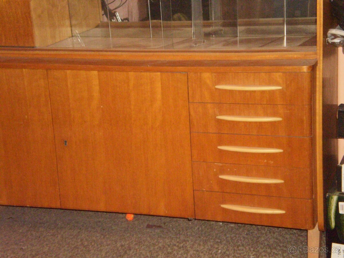 retro = sekretář - světlé povedení - r. 1970 - 2