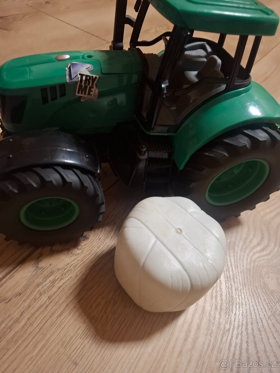 Traktor zelenný - 2