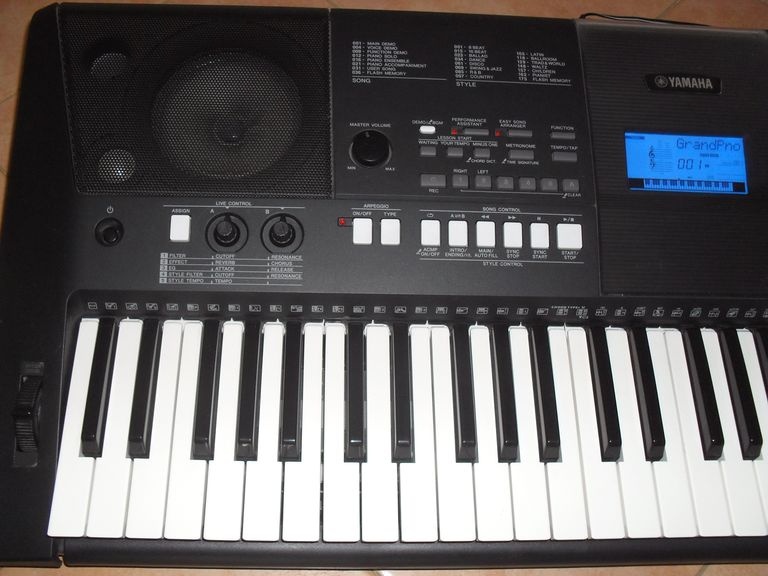 Yamaha PSR E423 - 2