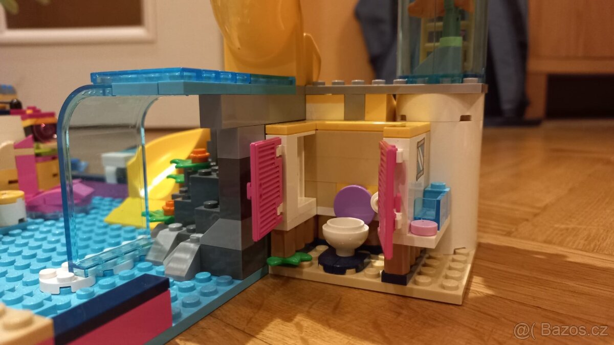 Lego - Andrea a párty u bazénu - 2