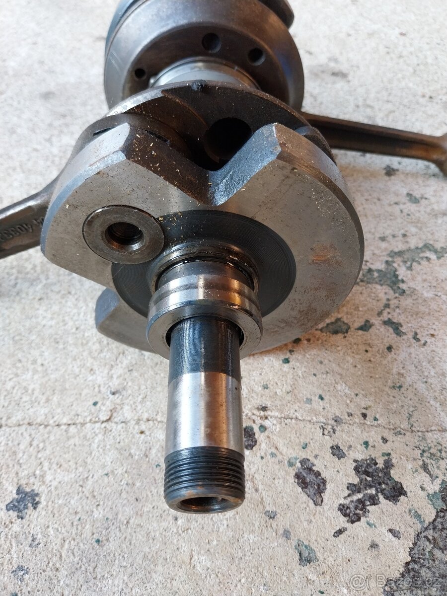 Kliková hřídel Trabant 601 - 2