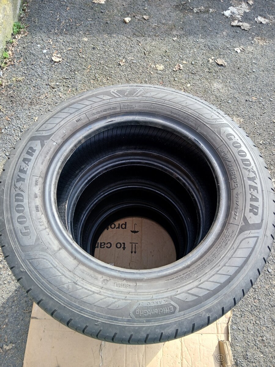 4x GOOD YEAR EFFICIENT GRIP 215/65/16C - 2