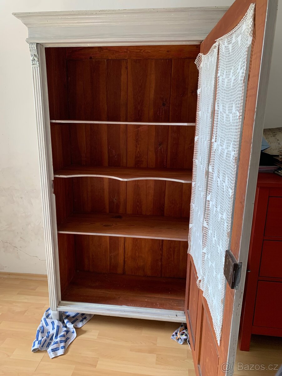 Starožitné skříně - 2