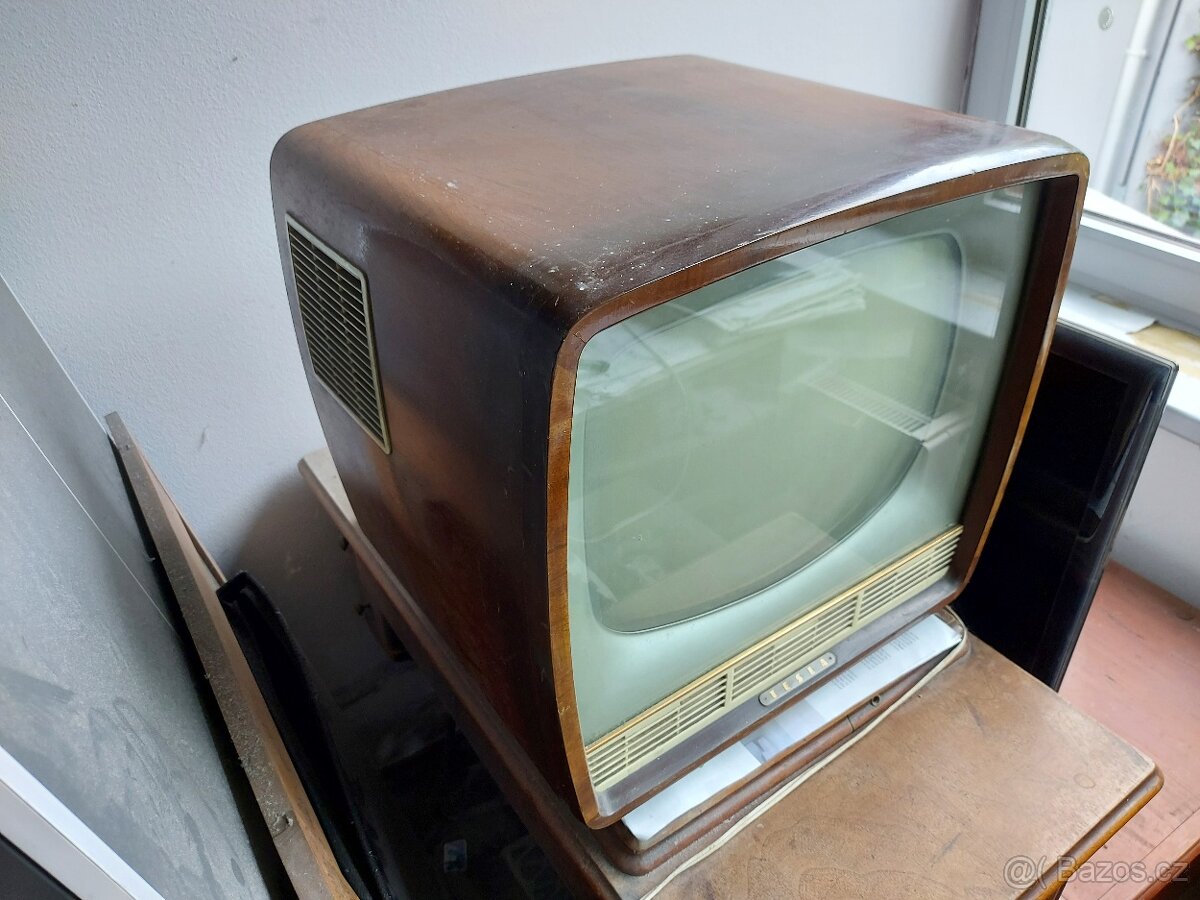 Starý televizor Tesla - 2