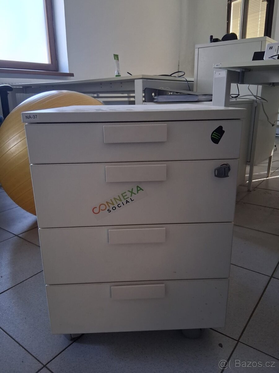 Kancelářský nábytek - 2