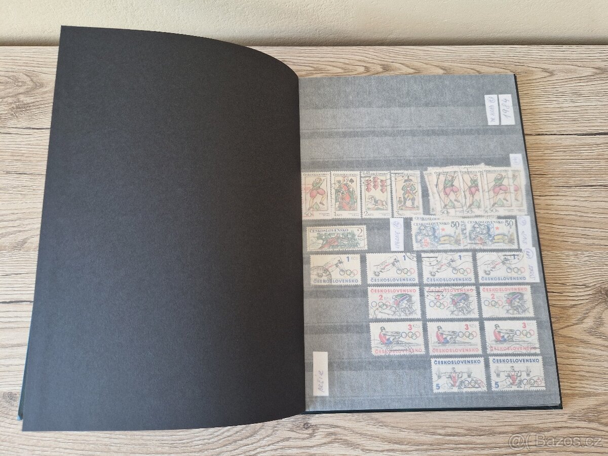 Poštovní známky ČSR v albu. - 2