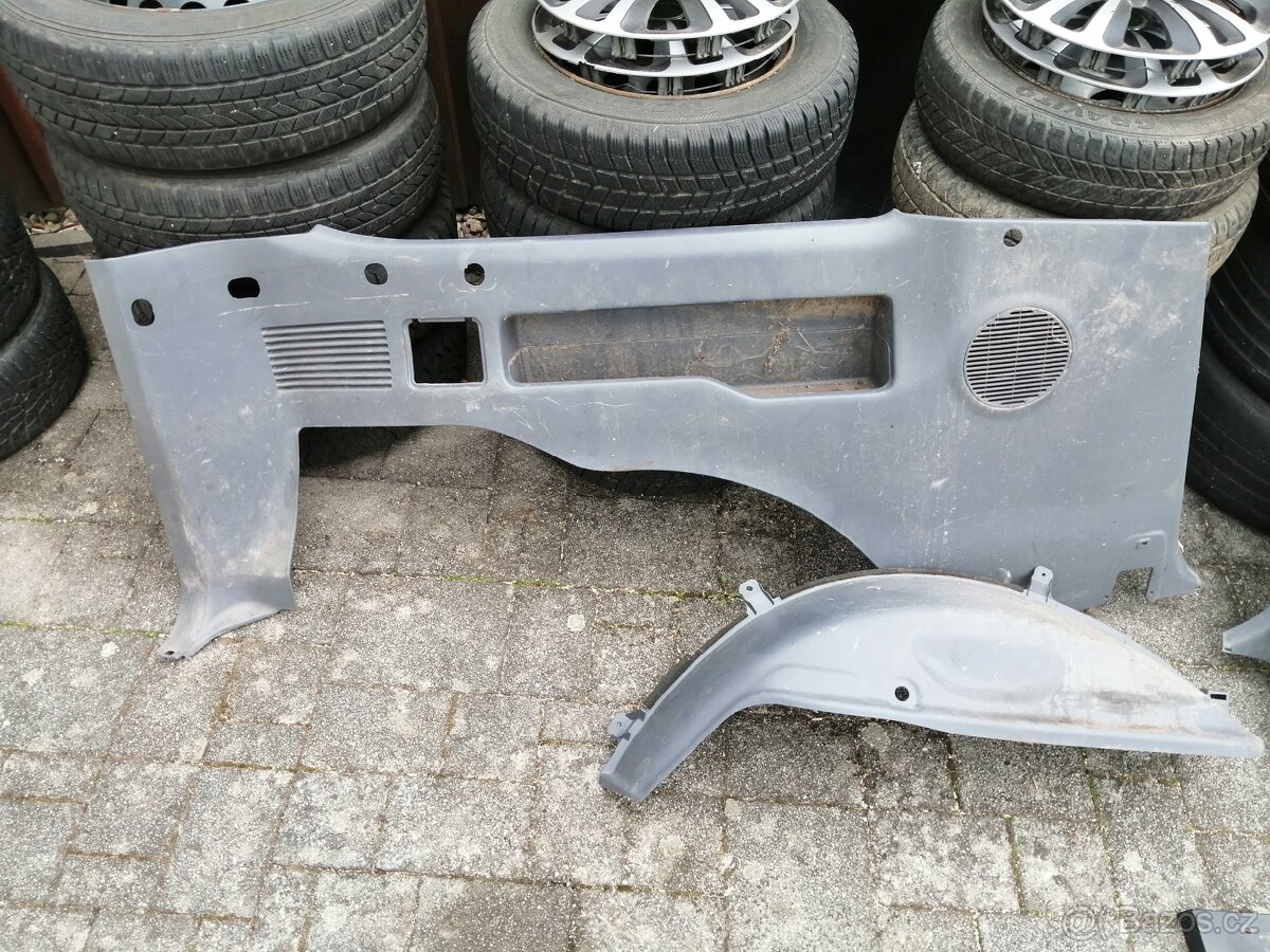 Zadní plasty kufru Toyota Land Cruiser 90 - 2