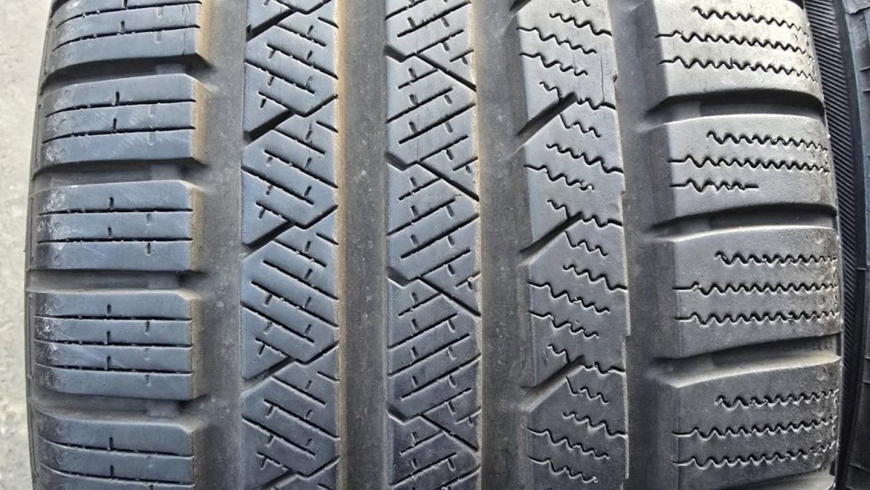 Zimní pneu 235/40/18 Continental - 2