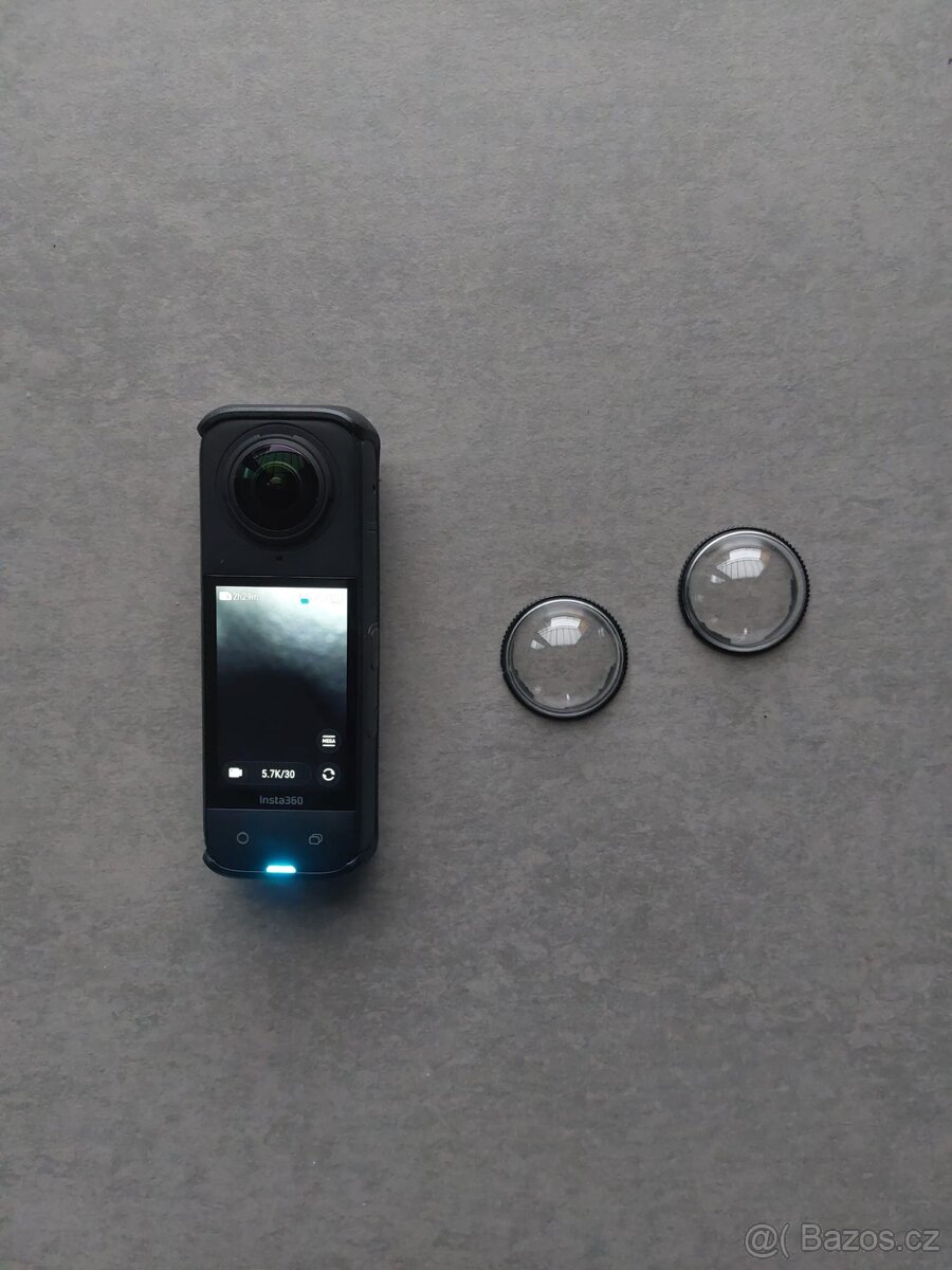 Insta360 X4 kamera s příslušenstvím - 2