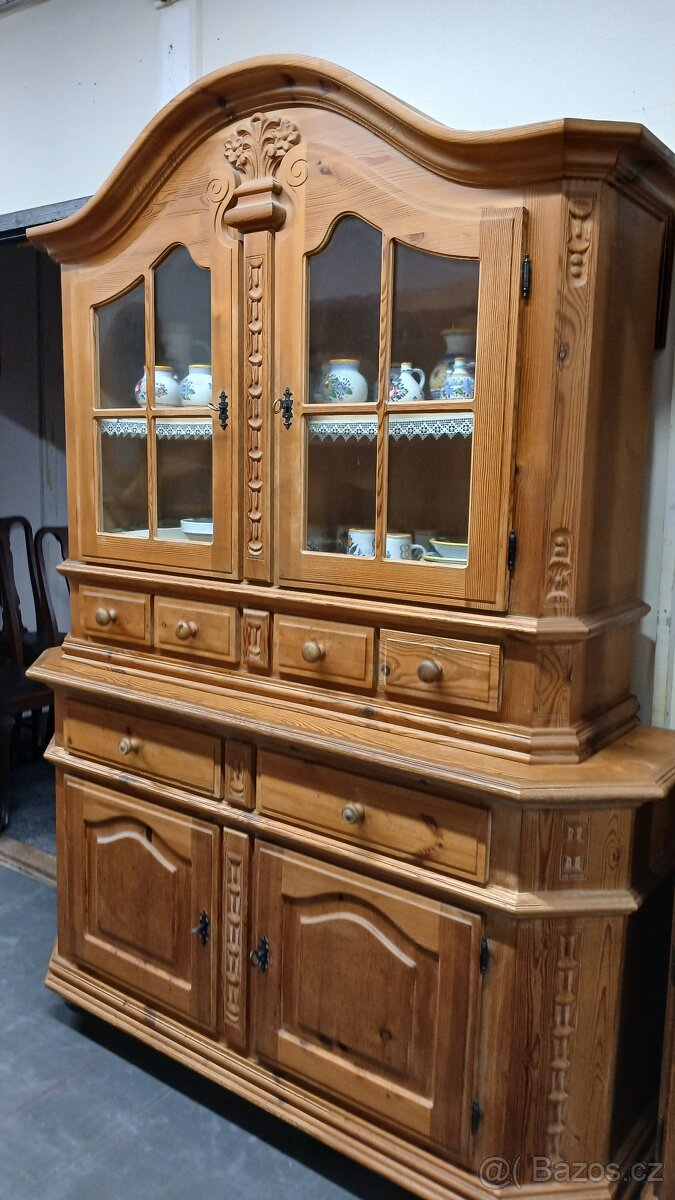 Celomasivní příborník s šuplíky - 2