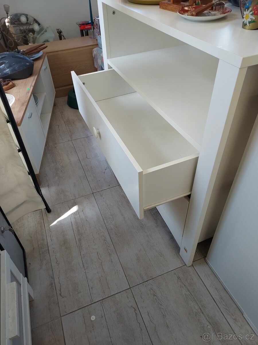 Komoda bila ze šupliky - 2