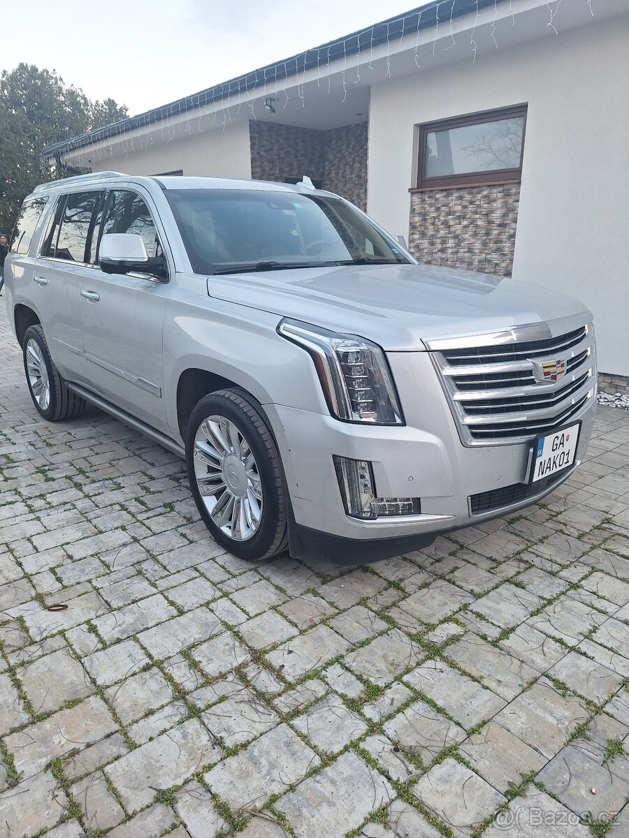 Cadillac Escalade - 2